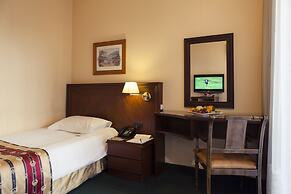 Mayflower Hotel