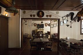 Mayflower Hotel