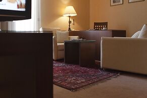 Mayflower Hotel