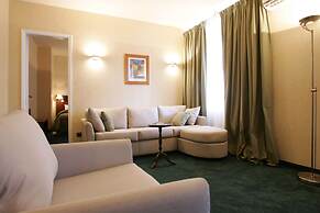 Mayflower Hotel