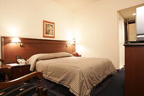 Mayflower Hotel