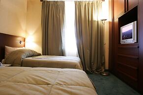 Mayflower Hotel