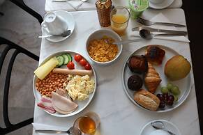 Reem Hotel