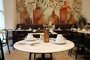 Reem Hotel