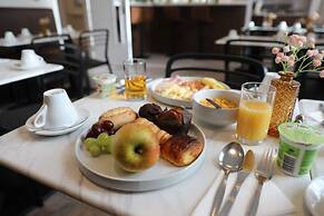 Reem Hotel