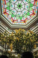 Metropolitan Al Mafraq Hotel