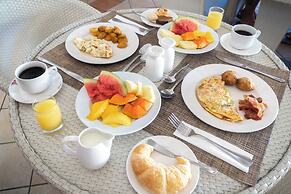 Savannah Beach Club Hotel