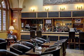Crown and Mitre Hotel