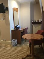 Crown and Mitre Hotel