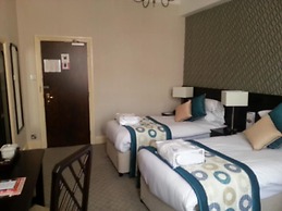 Crown and Mitre Hotel