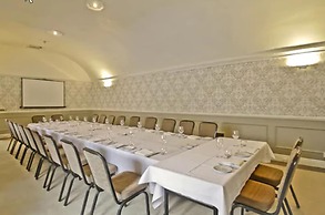 Saracens Head Hotel