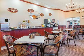 Ramada by Wyndham Red Deer Hotel and Suites
