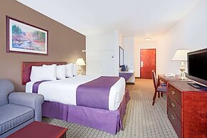 Ramada by Wyndham Red Deer Hotel and Suites