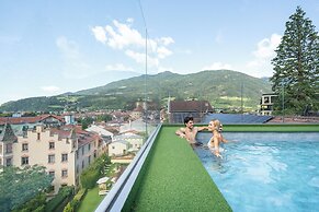 Dominik Alpine City Wellness Hotel