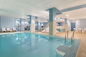 Coast Edmonton Plaza Hotel by APA