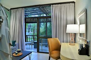 Cresta Mowana Safari Resort & Spa