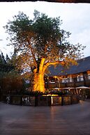 Cresta Mowana Safari Resort & Spa