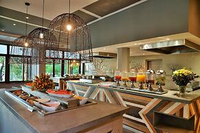 Cresta Mowana Safari Resort & Spa