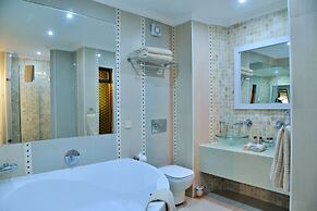 Cresta Mowana Safari Resort & Spa