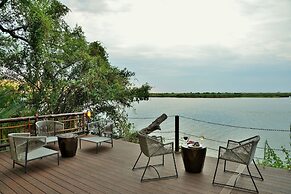 Cresta Mowana Safari Resort & Spa