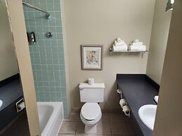 Waterton Lakes Lodge Resort