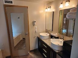 Waterton Lakes Lodge Resort