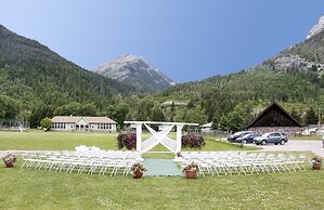Waterton Lakes Lodge Resort