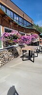 Waterton Lakes Lodge Resort