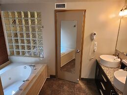 Waterton Lakes Lodge Resort