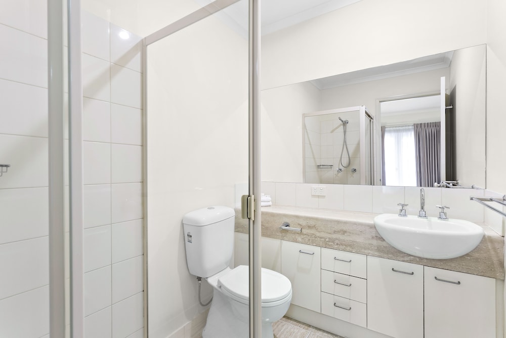 MainStay Suites Kew