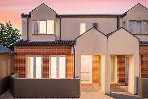 MainStay Suites Kew