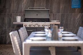 MainStay Suites Kew