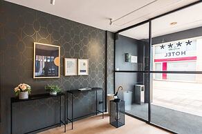 Up Rooms Vic Hotel
