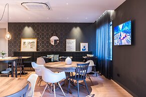 Up Rooms Vic Hotel
