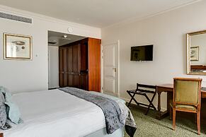 The Edward Hotel