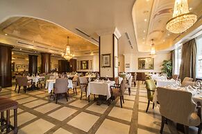 The Edward Hotel