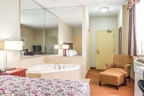 Howard Johnson by Wyndham Toronto Downtown West