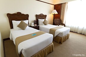 Waterfront Airport Hotel & Casino