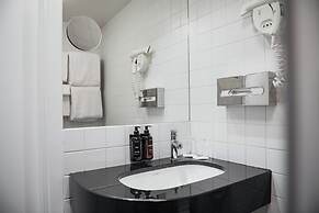 Home Hotel Wellington