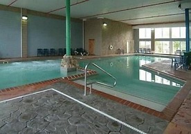 Crown Choice Inn & Suites Lakeview & Waterpark
