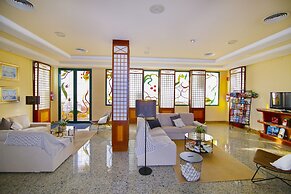 Hotel Mainake