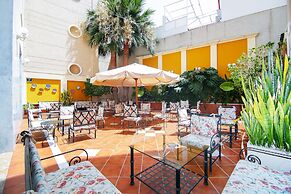Hotel Mainake