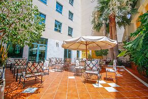 Hotel Mainake