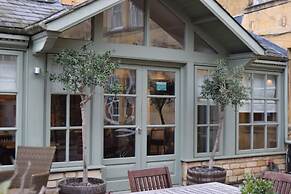 Noel Arms Hotel
