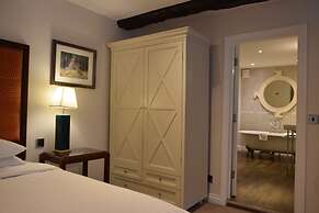 Noel Arms Hotel
