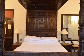 Noel Arms Hotel