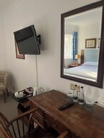 Noel Arms Hotel