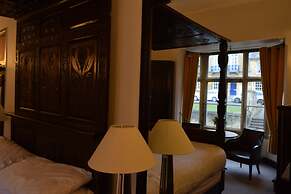 Noel Arms Hotel
