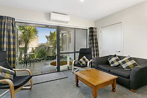 Baycrest Lodge