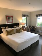 Baycrest Lodge
